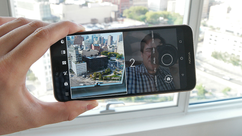 I’m not big into selfies, but if you want to take create photos with images from both front and rear cameras, it’s even easier on the 7.1.